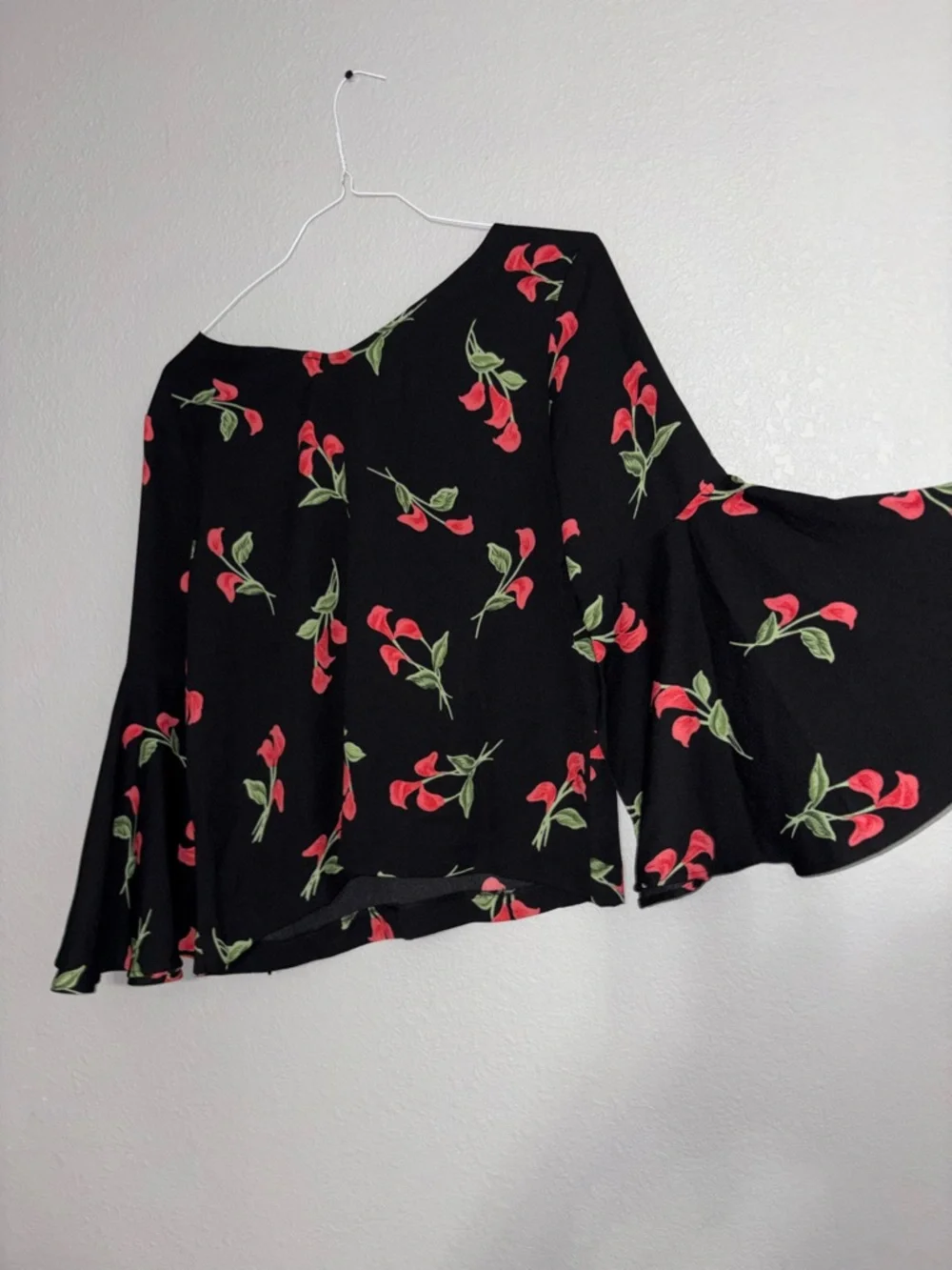 Carmen Marc Valvo Black Bell-Sleeve Top with Coral Floral Print - Picture 3 of 3